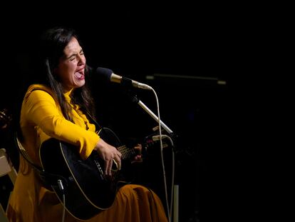 La cantante y compositora Silvia Pérez Cruz durante su actuación en la primera jornada del Grec.