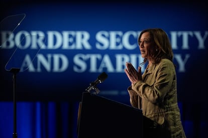 La candidata demócrata a la presidencia, Kamala Harris, da una conferencia de prensa en Douglas, Arizona, el 27 de septiembre de 2024.