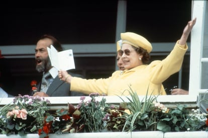 Queen Elizabeth II enjoying the races at Epsom on 1st June 1988.