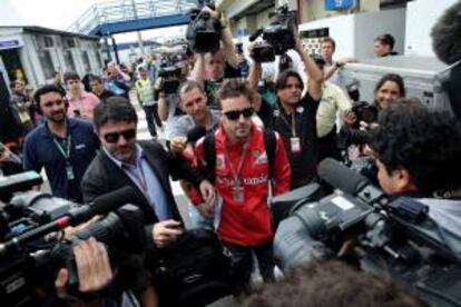 El piloto español Fernando Alonso (c), de la escuderia Ferrari. EFE/Archivo