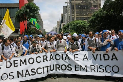 Manifestantes fazem protesto contra o aborto na avenida Paulista, em São Paulo.