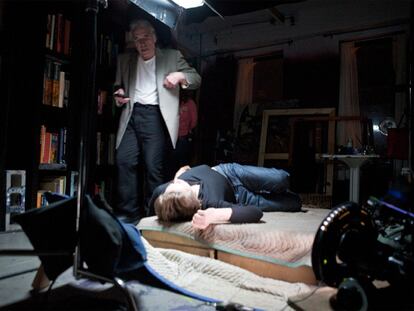 El director Abel Ferrara (izquierda) en un momento del rodaje de <i>4:44-Último día en la Tierra</i>.