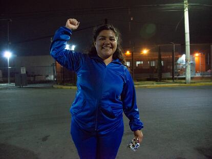 Roxana Ruiz al salir del penal Bordo de Xochiaca, en el Estado de México