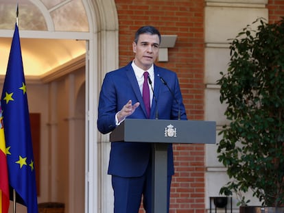 El presidente del Gobierno, Pedro Sánchez, durante su comparecencia en el Palacio de La Moncloa, este lunes.