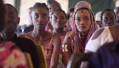 Un moment del film 'Rafiki', prohibit a Kenya acusat de fomentar, presumptament, el lesbianisme.