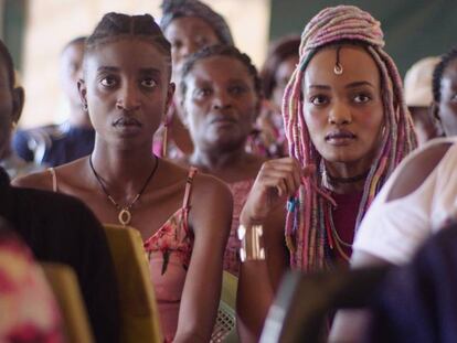 Un moment del film 'Rafiki', prohibit a Kenya acusat de fomentar, presumptament, el lesbianisme.