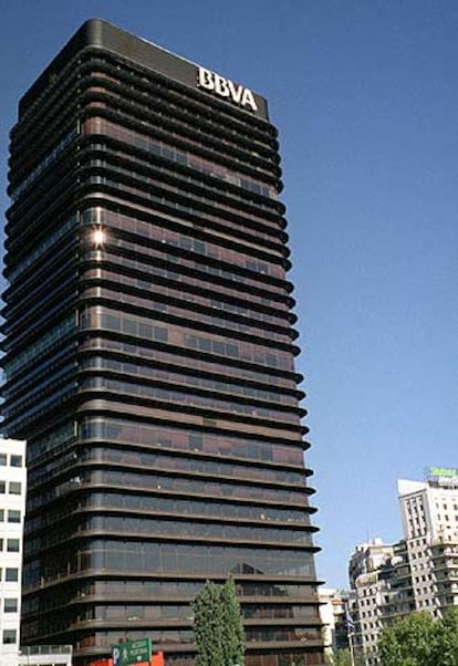 Una vista de la torre BBVA, de Sáenz de Oiza, en la Castellana.