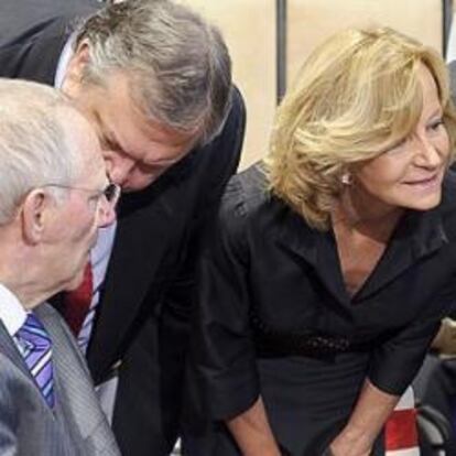 Wolfgang Schaeuble, ministro de Finanzas alemán, Evangelos Venizelos, ministro de Finanzas griego, Elena Salgado, ministra de Economía española, Jan Kees De Jager, ministro de Finanzas holandés, y Giulio Tremonti, ministro de Finanzas italiano, durante un encuentro del Eurogrupo