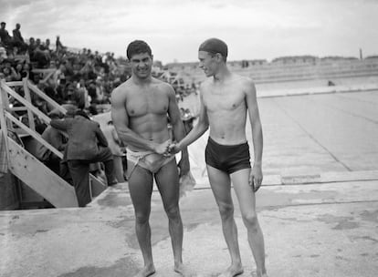 Alfred Nakache, a la izquierda, en los campeonatos de Francia de natación en 1940. 