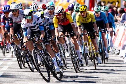 El corredor español del Movistar Enric Mas durante la última etapa con salida y final en Barcelona en la Volta a Catalunya.