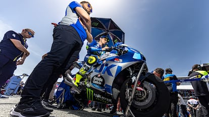 Joan Mir, sobre la Suzuki en el circuito de Jerez.
