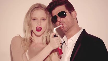 Elle Evans y Robin Thicke en el vídeo de 'Blurred Lines'.