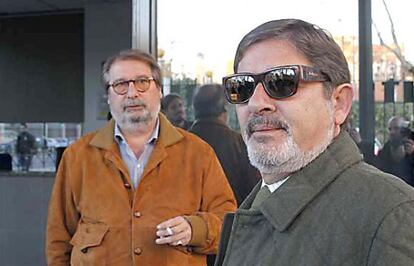 Guerrero, en primer plano, con su abogado antes de declarar.