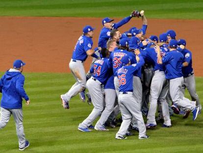 Los Chicago Cubs celebran su victoria en la Serie Mundial de b&eacute;isbol.