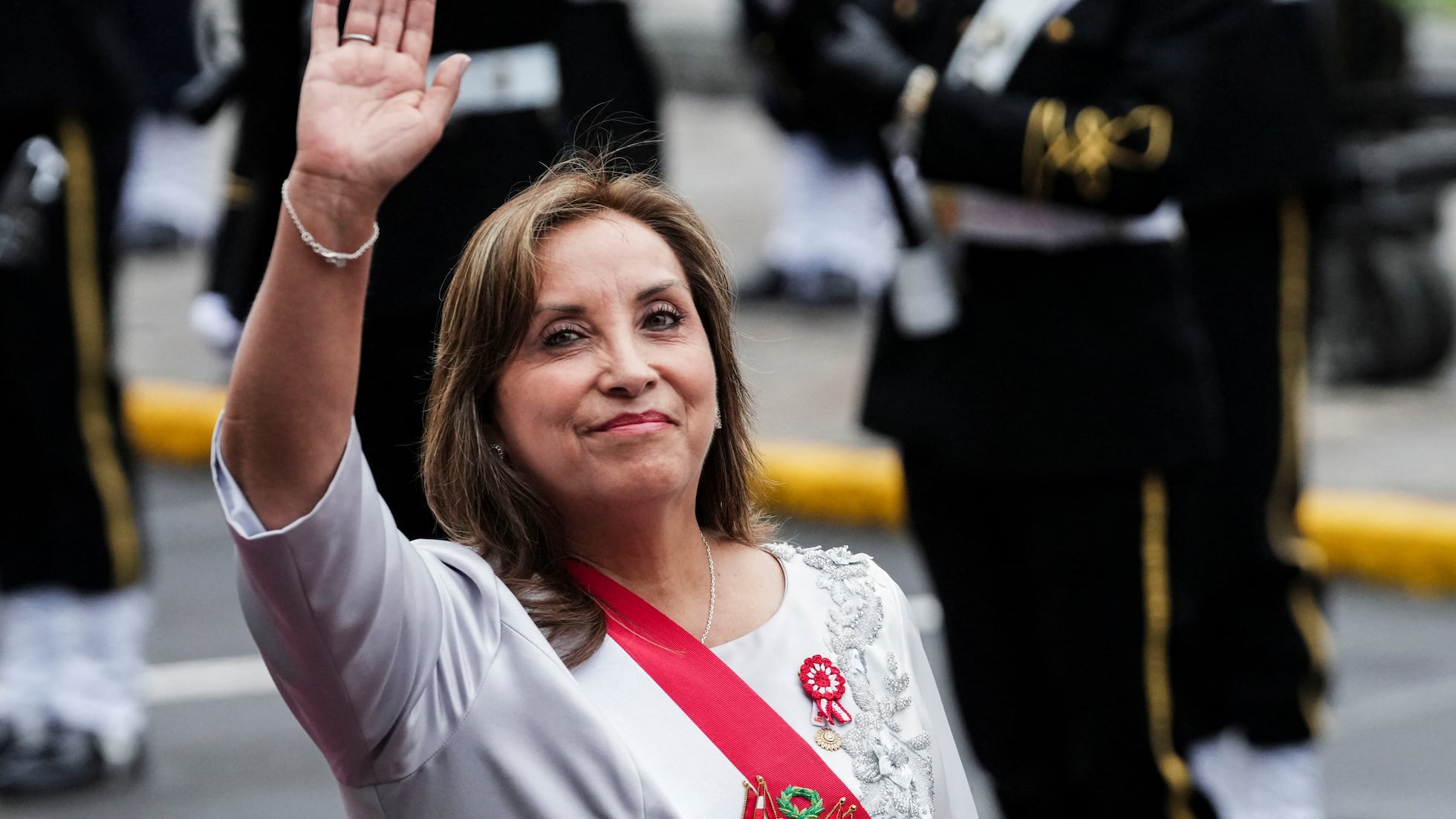 Abandono del cargo por una cirugía secreta: la investigación de la Fiscalía que pone contra las cuerdas a Boluarte | EL PAÍS América