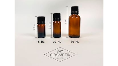 Aceite esencial de citronela sobre fondo blanco.