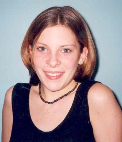 Una de las últimas fotos de Milly Dowler, una niña de 13 años desaparecida en 2002 y asesinada.