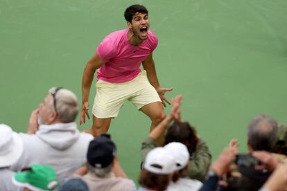 Carlos Alcaraz celebra el triunfo en Indian Wells.
