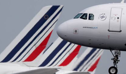 Un avión de Air France, en el aeropuerto Charles-de-Gaulle (París). 