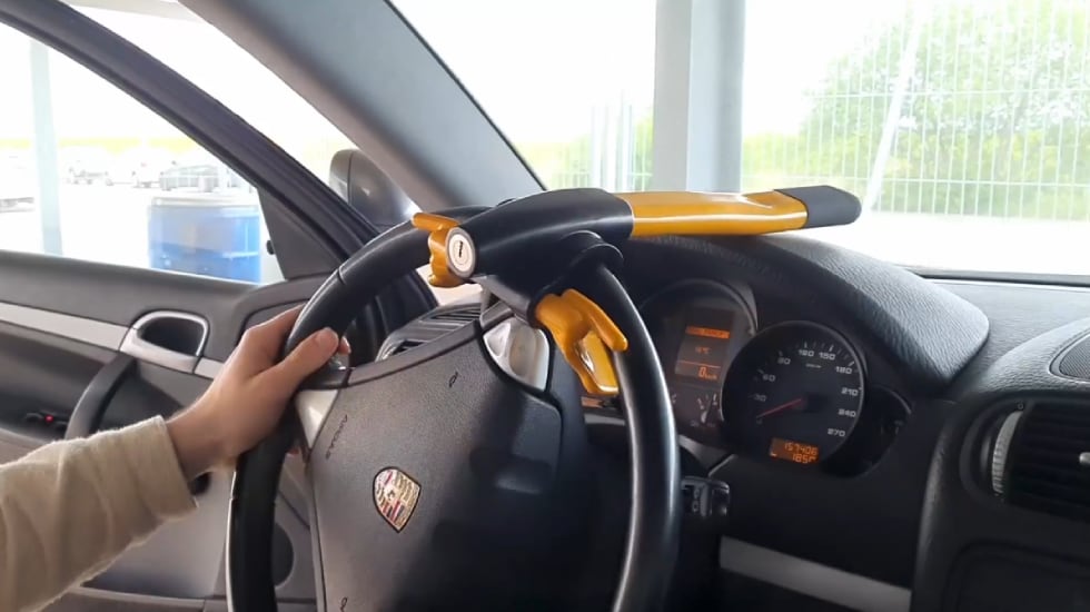 Esta barra inmovilizadora se adapta a todo tipo modelos de volante.