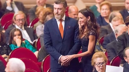 Telma Ortiz y su pareja, Robert Gavin Bonnar, en el teatro Campoamor de Oviedo, donde se celebraron los Premios Princesa de Asturias 2019.