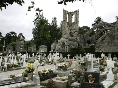 El recinto funerario de la iglesia pontevedresa de Santa Mariña de Dozo en Cambados.