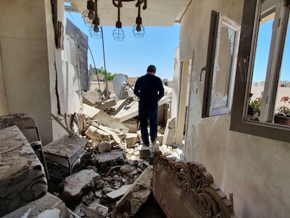 Un edificio dañado en Trípoli por los bombardeos de las fuerzas de Jalifa Hafter, el pasado mayo.