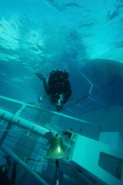 B&uacute;squeda de desaparecidos en el Costa Concordia.