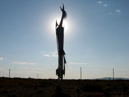 Una de las esculturas en un jardín de Colorado Springs realizadas por Start Gideon Kempf.