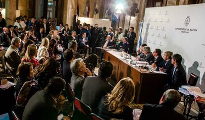 Integrantes de Cambiemos presentan la reforma electoral en el Senado.