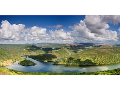 El río Tajo a su paso por el parque de Monfragüe.