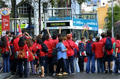 Un grupo de empleados del Bus Turístic se manifestaron ayer en Barcelona.