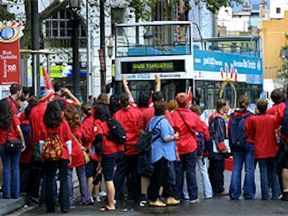 Un grupo de empleados del Bus Turístic se manifestaron ayer en Barcelona.