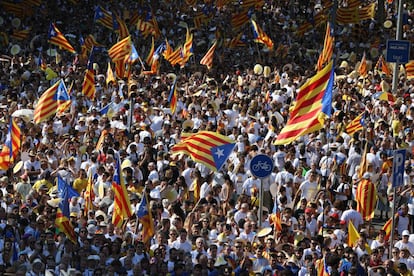 Concentraci al passeig de Sant Joan, a les quatre de la tarda.