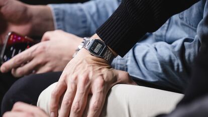 Probablemente uno de los relojes de precio popular más fotografiados de la historia: el Casio que lució Gerard Piqué durante la Kings League en el Cupra Arena el pasado 15 de enero en Barcelona.