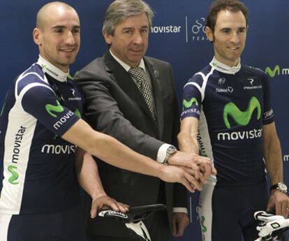 Juanjo Cobo, Eusebio Unzué y Alejandro Valverde, ayer en Madrid.