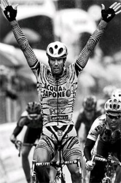 Mario Cipollini, ganando una etapa del pasado Giro.