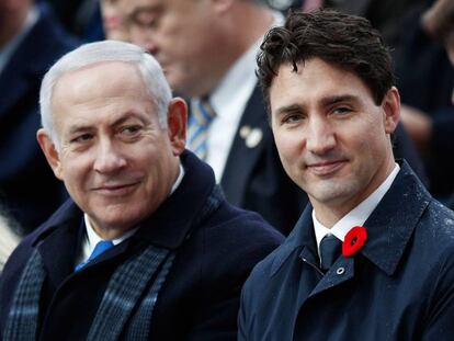 El primer ministro canadiense, Justin Trudeau (derecha), junto a su homólogo israelí, Benjamín Netanyahu, este domingo durante la conmemoración del centenario del fin de la Primera Guerra Mundial en París.