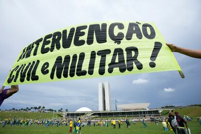 El derrotado Bolsonaro está en Estados Unidos, en Orlando, Florida, a donde viajó dos días antes de la toma de posesión de Lula para evitar darle el solemne relevo y colocarle la banda presidencial.