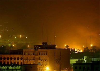 Varias explosiones se ven en Bagdad durante la tercera noche de bombardeos.