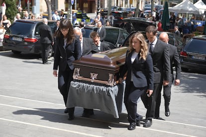 Funeral en Barcelona de la familia que murió en un accidente aéreo en Nueva York