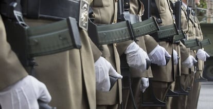 Detalle de una hilera de militares durante el pasado desfile de las Fuerzas Armadas, celebrado el 12 de octubre de 2019. 