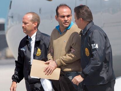 El exjefe paramilitar Salvatore Mancuso llega extraditado a Estados Unidos, el 13 de mayo de 2008.