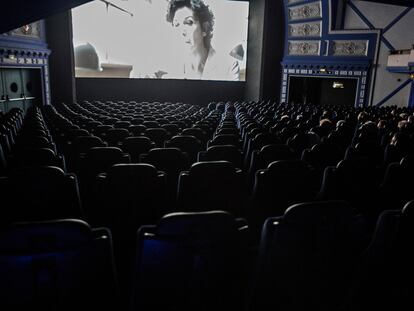 La sala 1 del cine durante una proyección.