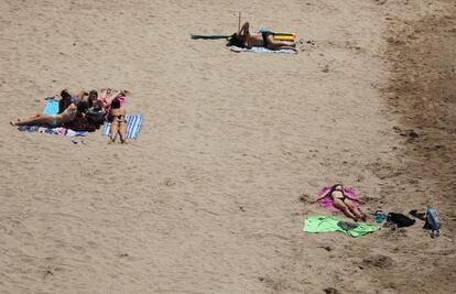 Una playa de Salou casi vacía durante el confinamiento.