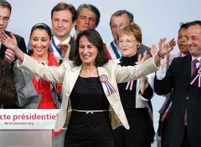 La candidata socialista, Ségolène Royal, el pasado domingo en un mitin celebrado en París.
