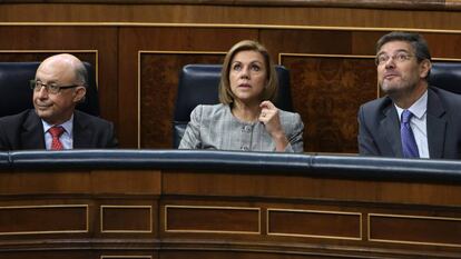 Los ministros Montoro, Cospedal y Catala en el pleno del Congreso de los Diputados.