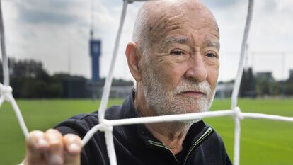 Omar Souto, en uno de los campos del predio de Ezeiza, sede de la AFA.