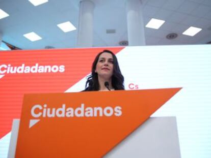 La portavoz en el Congreso de Ciudadanos ha cargado contra Pedro Sánchez por sus pactos  con nacionalistas e independentistas siempre 