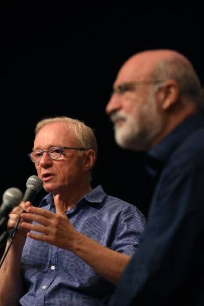 David Grossman (izquierda) y Fernando Aramburu, en el encuentro en Jerusalén.